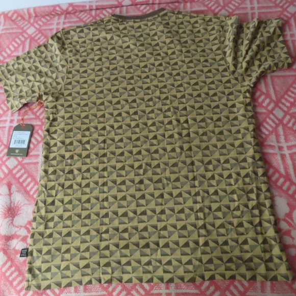 Howler Brothers Mens TShirt Jacquard covert green kaleidoscope - Picture 4 of 5